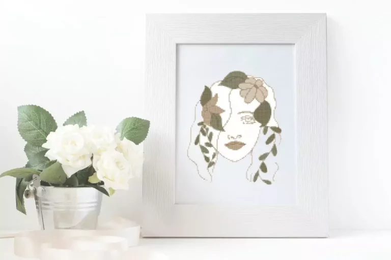 Point De Croix Abstrait Femme Aux Fleurs