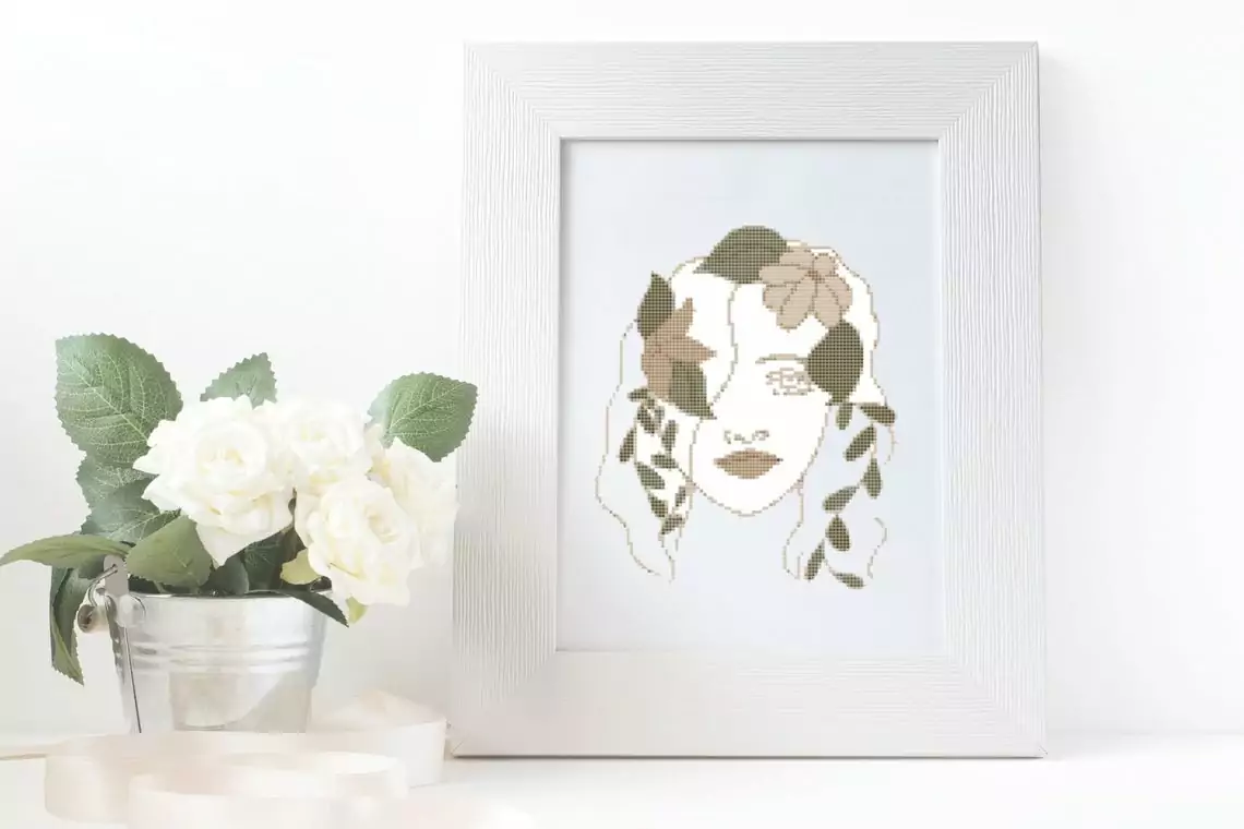 Point De Croix Abstrait Femme Aux Fleurs