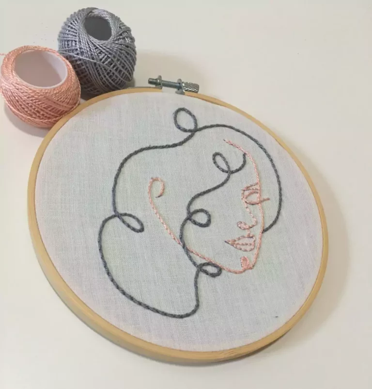 broderie visage femme