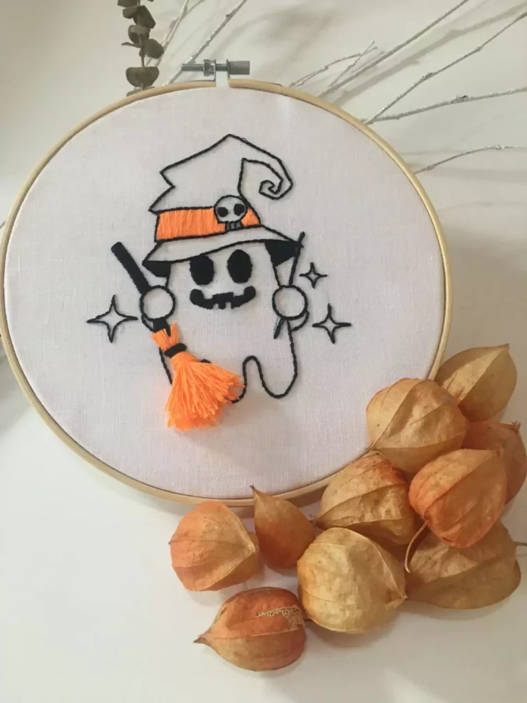 Broderie halloween fantôme