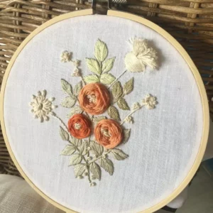 broderie main fleur