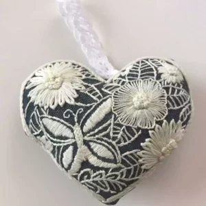 modèle broderie cœur