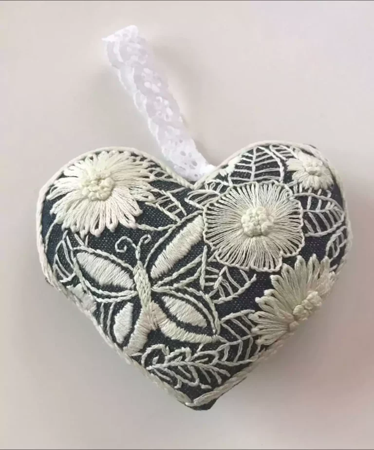 Cahier de broderie petits projets déco