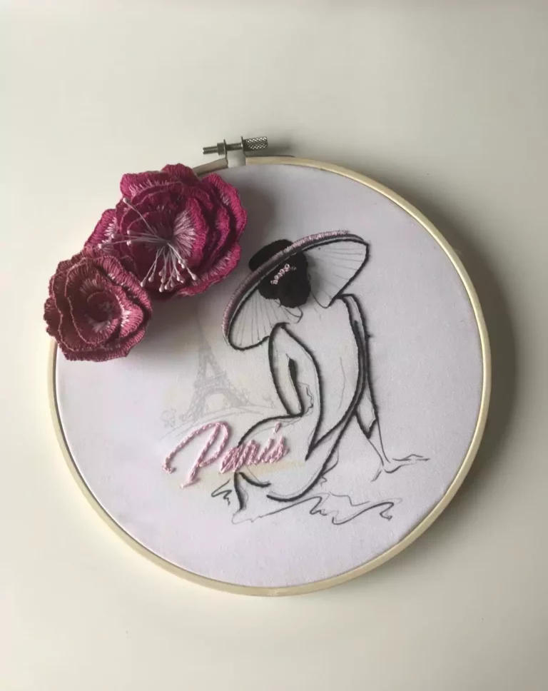 Broderie sur photo la Parisienne