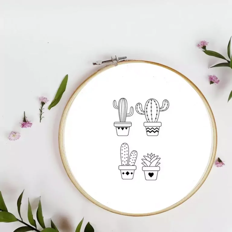 Broderie moderne fleurs et cactus