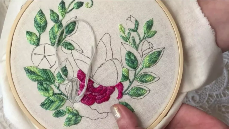 Broderie papillon en relief