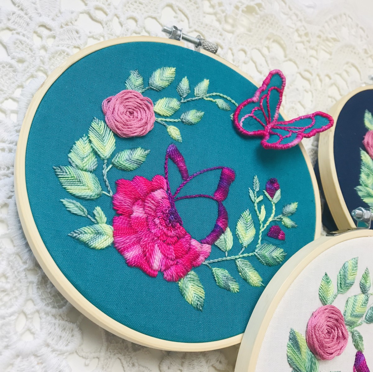 Kit Broderie Débutant Papillon - 3 Motifs - Inclut Tout : Tissu, Fils, Aiguilles, Cadre - Activité DIY Adulte