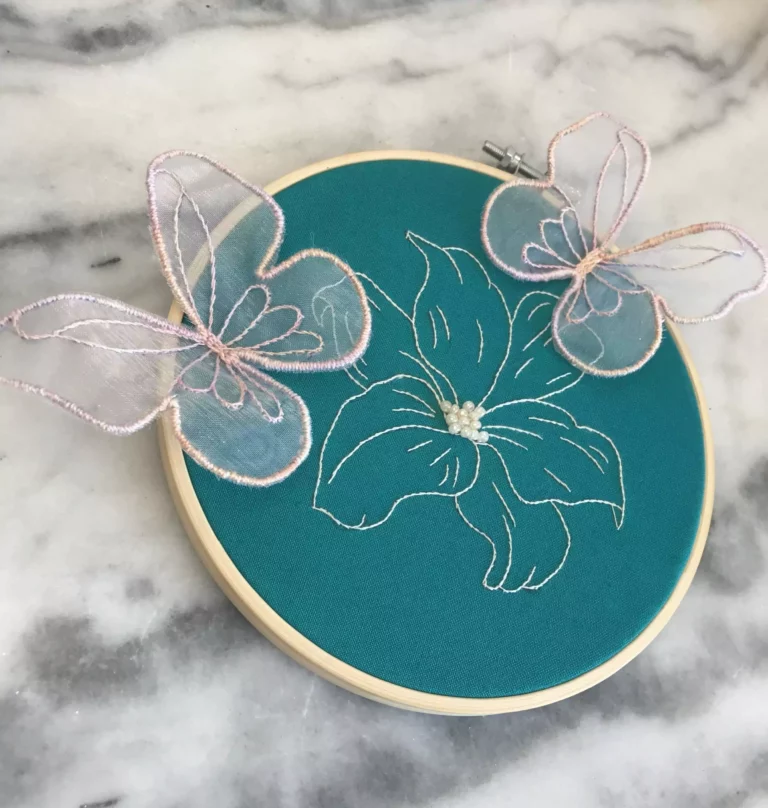 Broderie relief orchidée