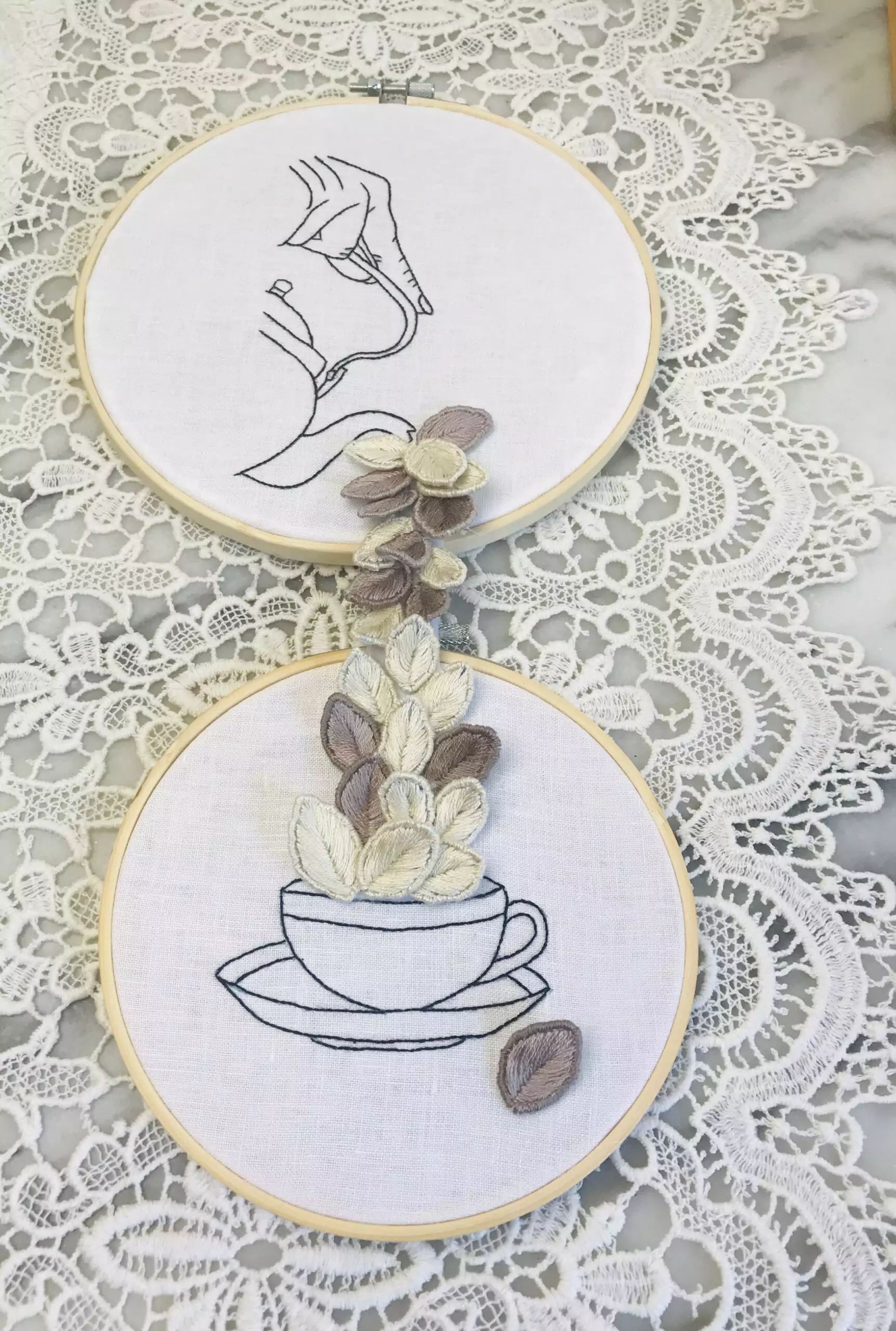 Broderie stumpwork théière