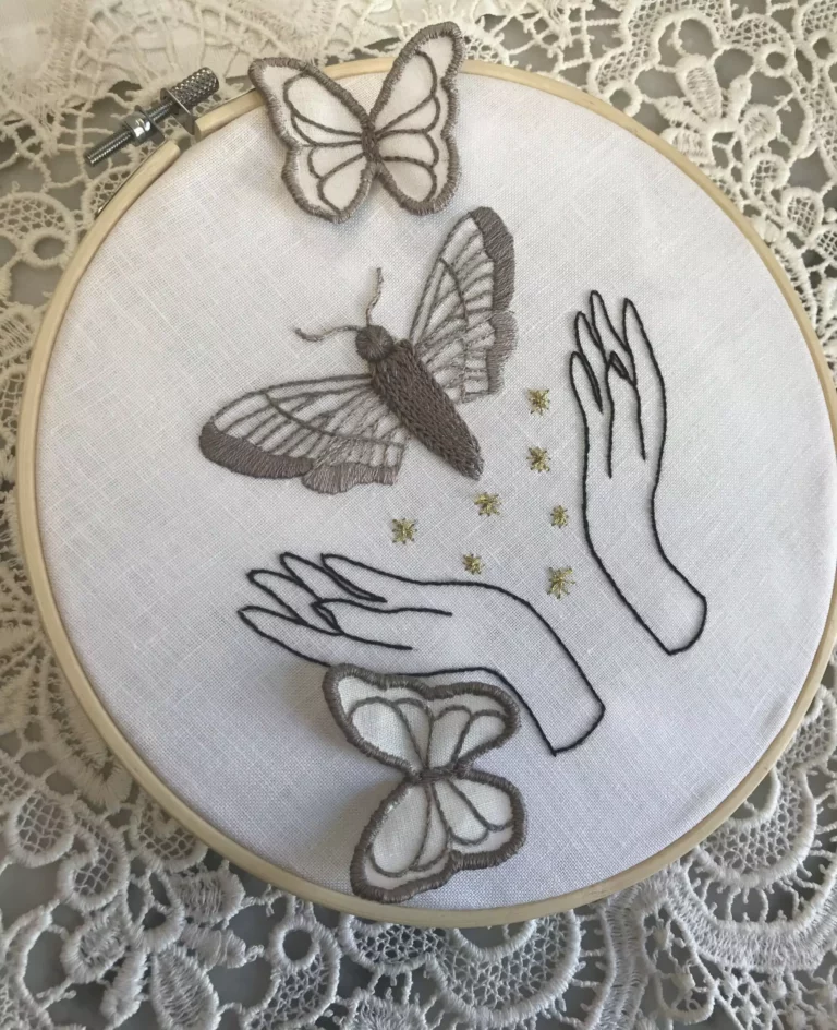 Broderie relief papillon