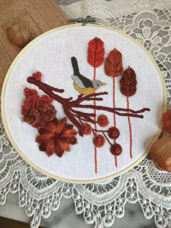 Broderie relief oiseau
