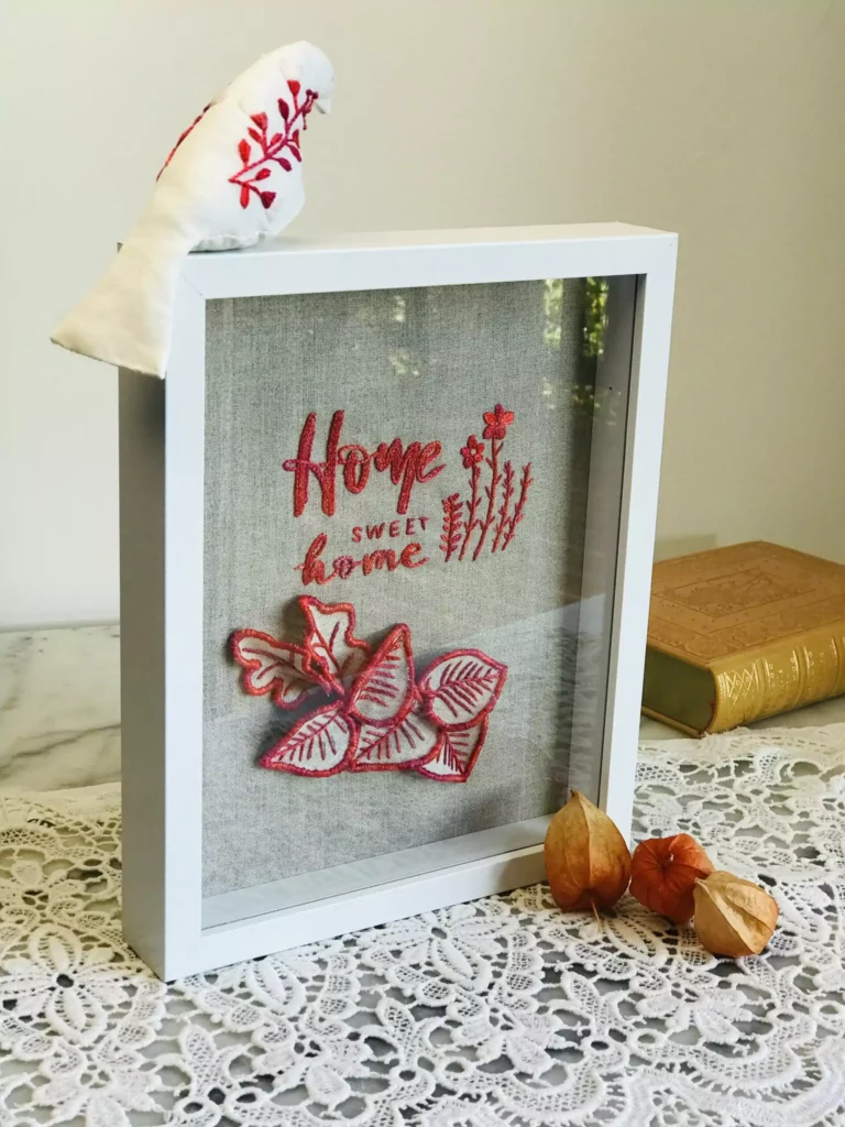 Livre mes premiers pas en broderie relief